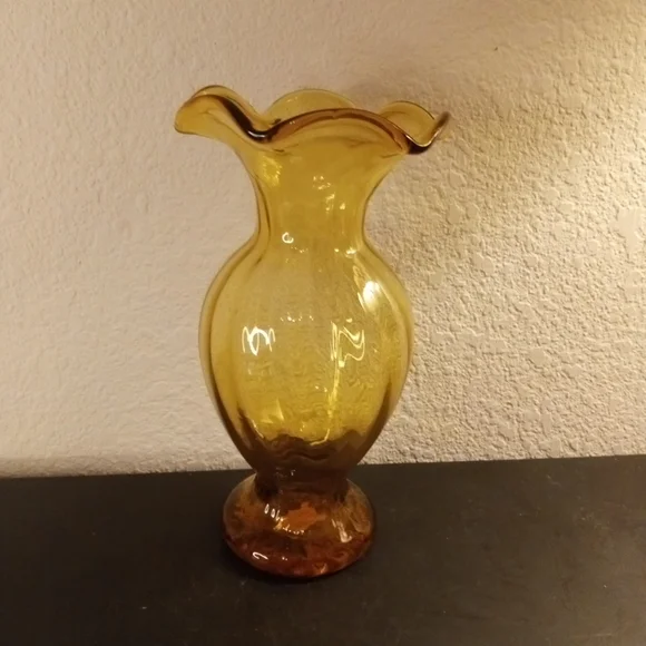 EXQUISITE MCM Crate & Barrel Optic Ruffled Edge Amber Fluted Vase.